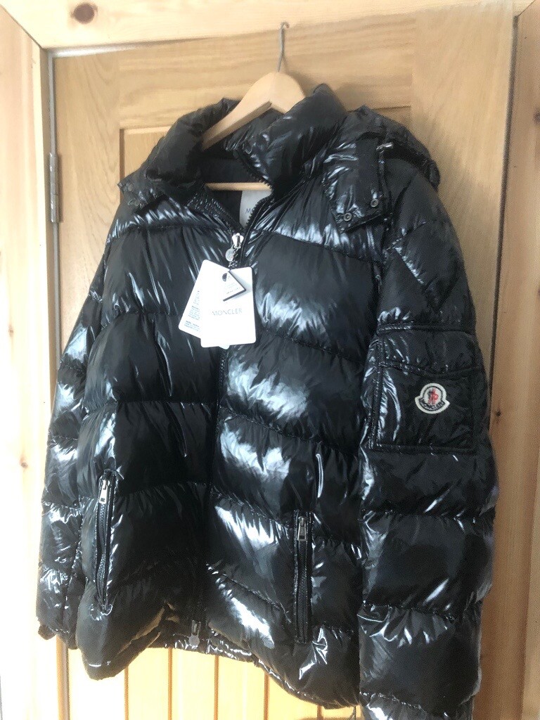 Moncler coat xl | in Leigh-on-Sea 